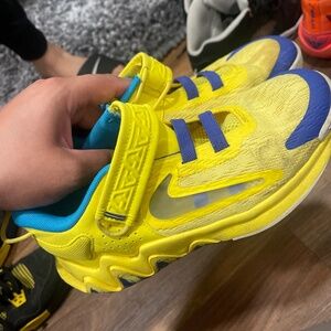 Giannis Antetokoumpo basketball sneakers